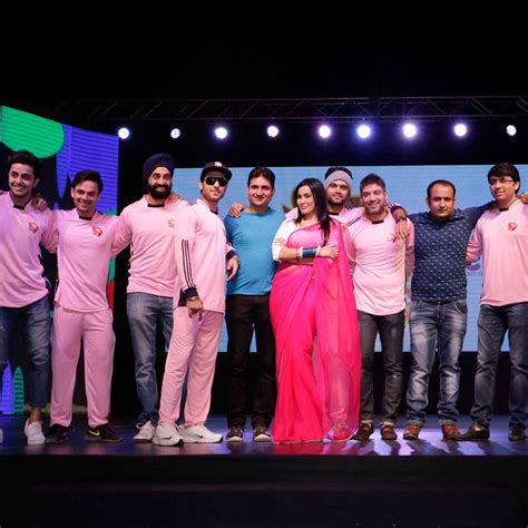 Sunny Leone Bats For Ekta Kapoor S Box Cricket League 200 Tv Actors