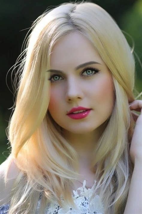 Pin By Roberto Silva On Hot Lips In 2020 Beautiful Blonde Girl