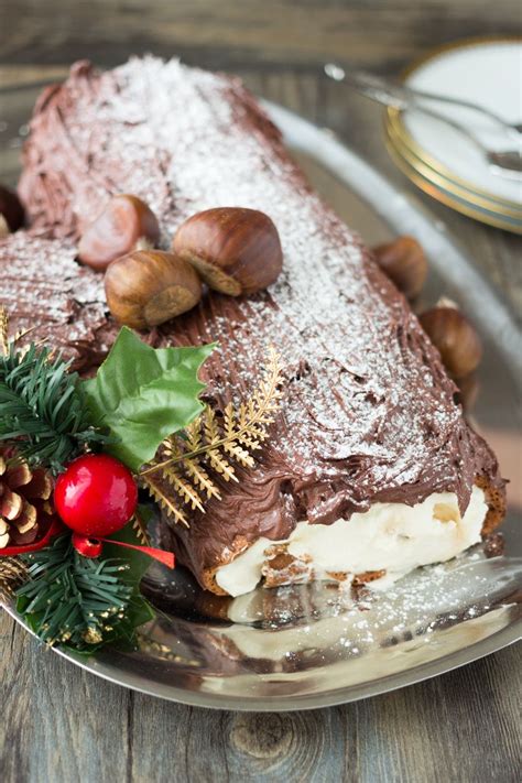 praline chocolate and caramelized chestnuts yule log Еда