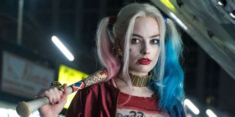 Margot Robbie S Harley Quinn In The Suicide Squad First Look