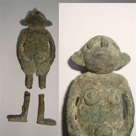 dong son culture bronze figure   deity  mm catawiki