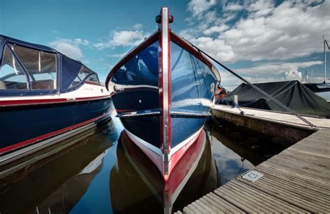 photo docked boat