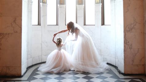 55 heartwarming mother daughter wedding photos martha