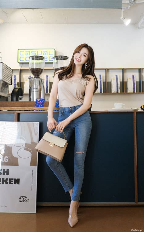 Kim Shin Yeong April 22 2019 Set Tumbex