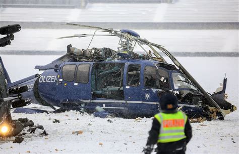 Hubschrauber Absturz In Berlin Maifeld Wird Zum Trümmerfeld N Tv De