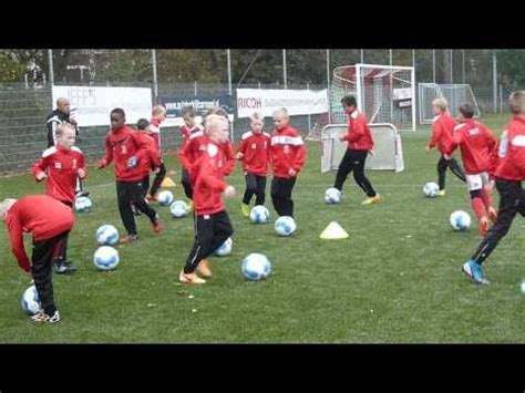ajax trainers op locatie bij hvv hollandia youtube voetbaltraining trainer voetbal oefeningen