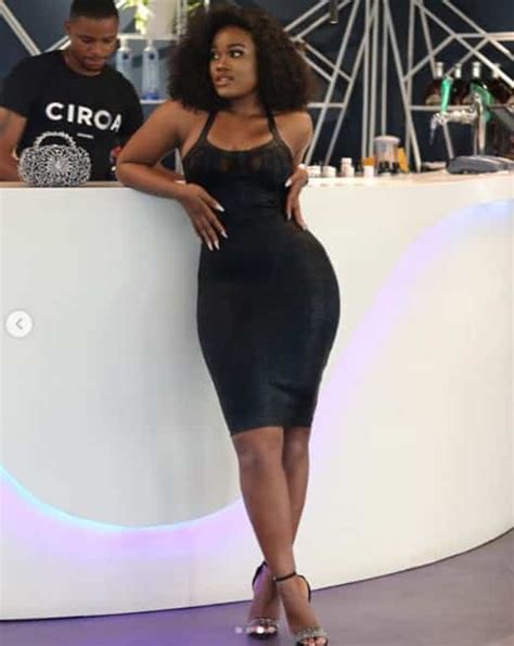 cee c shows off hourglass figure in sexy black dress photos