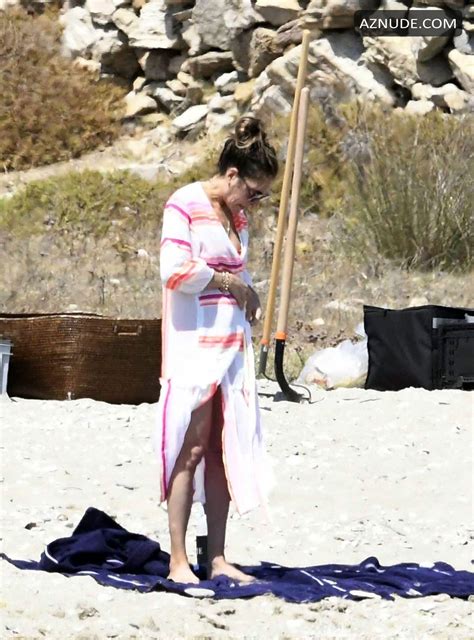 Ayda Field Sexy Seen With Robbie Williams On Their Holiday In Greece
