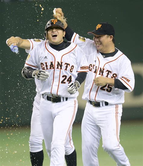 giants takahashi delivers pinch hit single in ninth to end thriller against swallows the