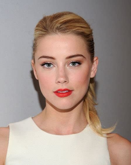 Amber Heard Presents The Exact Perfect Eye Shadow To Wear With Tomato