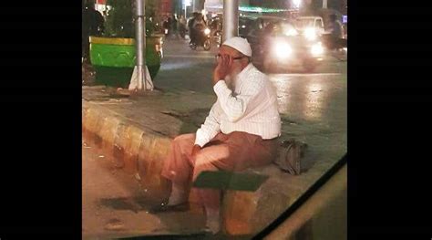 Here’s Why This Photo From Pakistan Of An Old Man Sitting