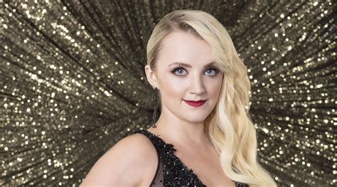 ‘harry potter star evanna lynch goes totally off brand and earns perfect