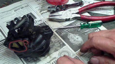 briggs  stratton black plastic carburetor   lawnmower repair youtube