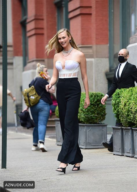 Karlie Kloss Sexy Looks Fashionable As She Steps Out In Nyc Aznude