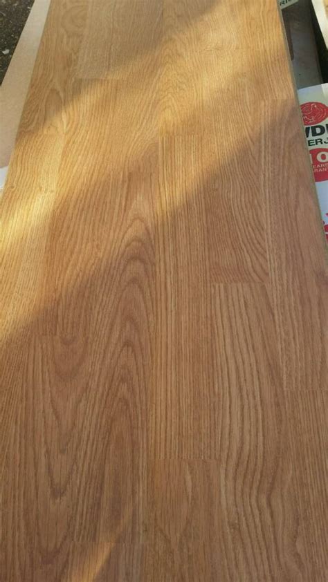 howdens laminate flooring brand   packs  bournemouth dorset