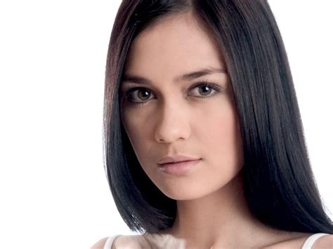 indonesian sexy artist luna maya actress biography