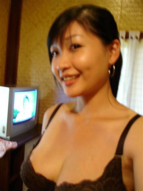 amateur oriental girls get naked