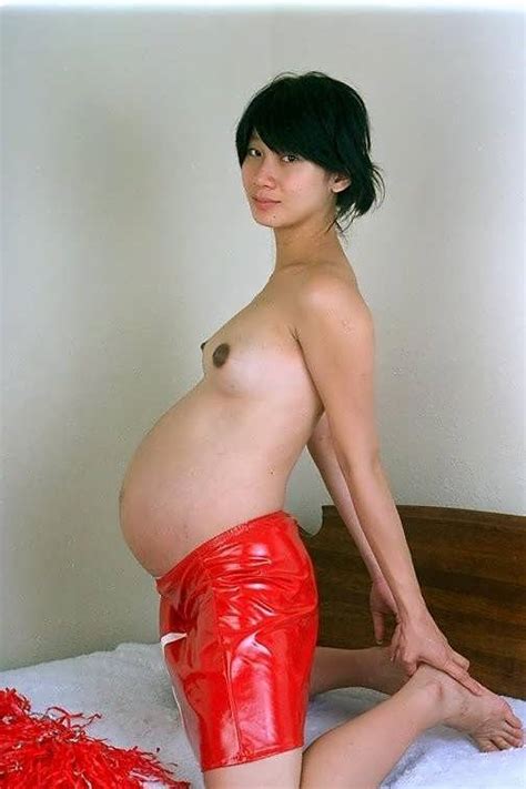 naked pregnant using sex toys