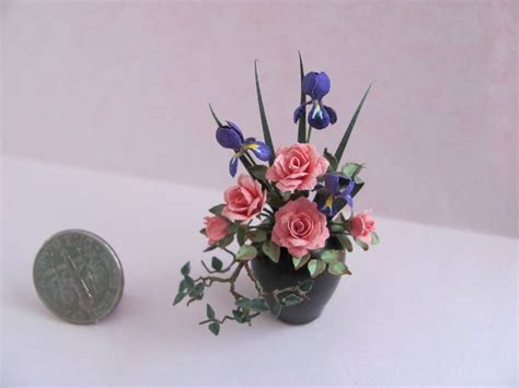 miniature flower arrangement miniature flowers   pinterest