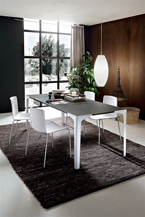 Il bianco · il beige e il grigio · il blu · il verde · il giallo e l'arancione · il color ciliegia. Tavolo sala da pranzo Ettore Fenix Grigio Londra gambe Bianco