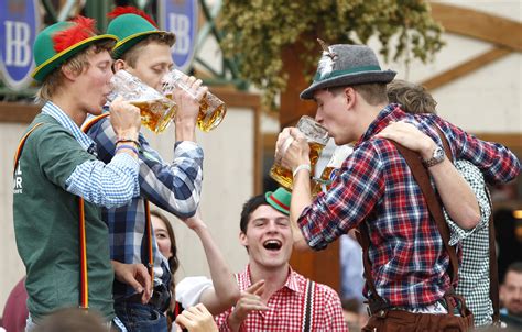 Oktoberfest Munich 2015 Photos Beer Women And Beards