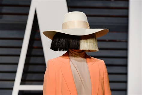Someone Tried Selling A Nude Photo Of Sia So She Posted
