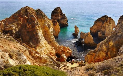 portugal scene algarve kust faro stock afbeelding image  overzees rotsen