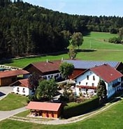 Image result for Urlaub auf dem Bauernhof Bayerischer Wald. Size: 176 x 148. Source: www.bauernhof-ammerhof.de