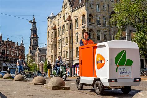 return  parcel  giving    postnl delivery worker dutchreview
