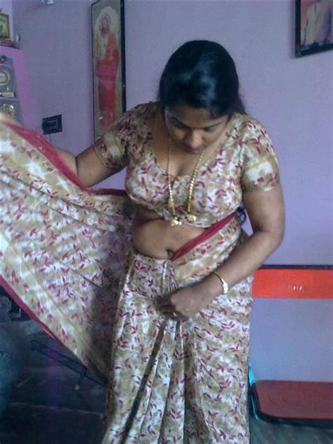 indian hot aunty removing saree
