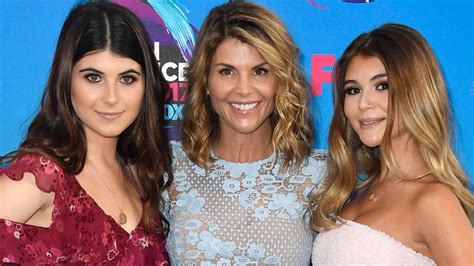 How Lori Loughlins Daughters Really Feel About Her Guilty Plea