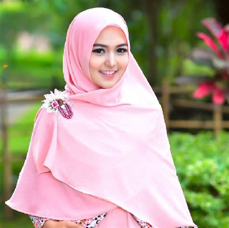 tips hijab syar i untuk kuliah agar terlihat lebih cantik dan modis