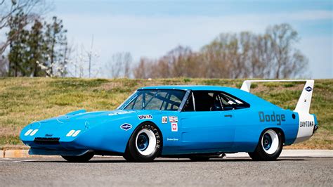 dodge charger daytona   topped  mph   auctioned