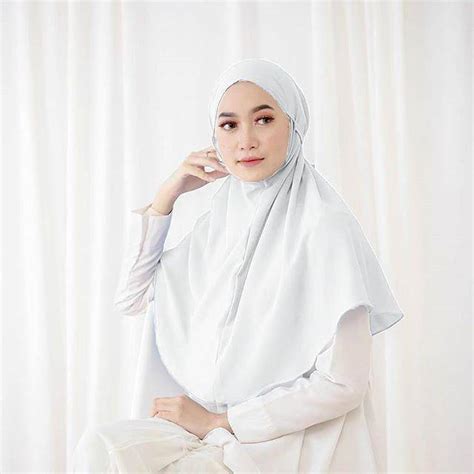 konsep jilbab bergo maryam warna putih warna jilbab