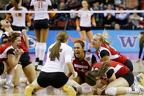 Wisconsin Shocks No 1 Texas In Ncaa Volleyball Semis Sports Illustrated