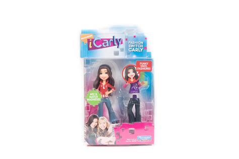 Nickelodeons Icarly – Fashion Switch Carly Figure And Extra Fashion