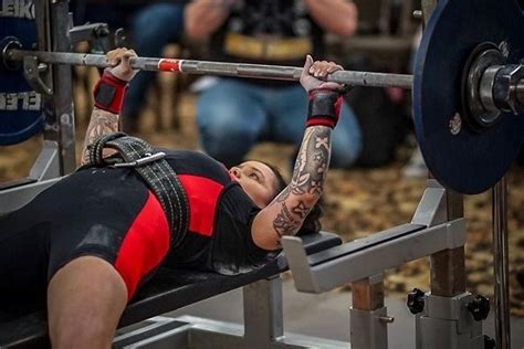 soldier wins powerlifting competition  qualify  world championship