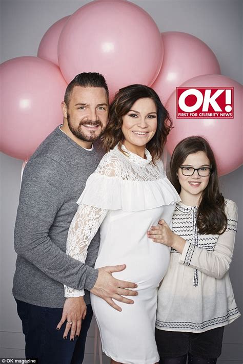 emmerdale s lucy pargeter reveals she s expecting twin girls after ivf struggle daily mail online