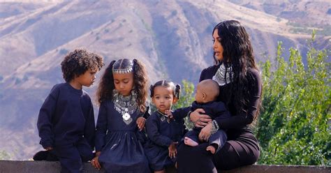 Exclusif Kim Kardashian Fait Une Photo De Famille Avec Ses Enfants Le