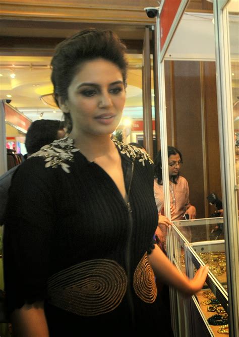 Picture Picnic 🅿🅿 Huma Qureshi Looks Hot In Black Dress At Shagun