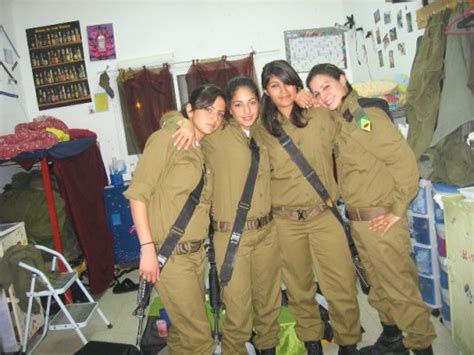 beautiful female soldiers of israeli defence forces