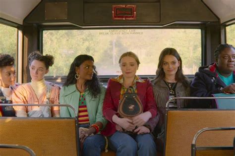 Lo Del Autobús En La Temporada 2 De ‘sex Education’ Fuera De Series