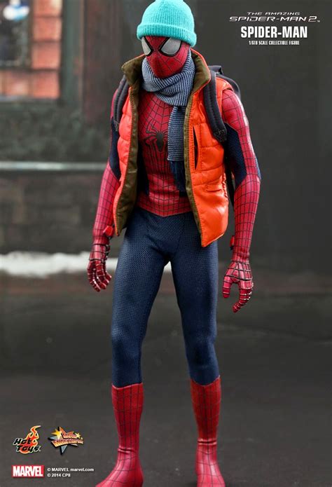hot toys  spider man collectible figure   amazing spider man