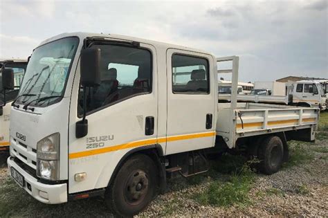 isuzu double cab truck  seater dropside truck trucks  sale  gauteng     truck