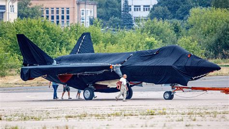 russia  unveil  fighter jet foxcom