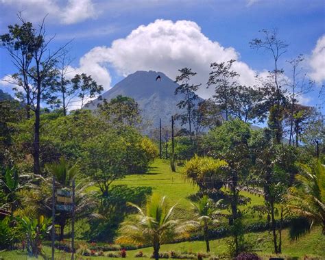 le volcan arenal ses cascades  son parc national costa rica voyage