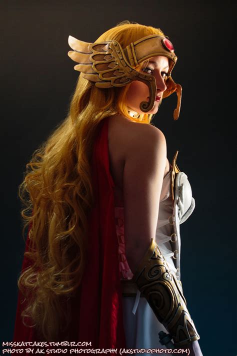 cosplay attack she ra red son wonder woman april o neil toph bei fong — geektyrant