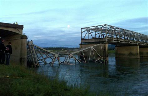interstate  bridge collapses  skagit river