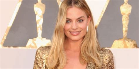 margot robbie in gold dvf dress at the 2016 oscars