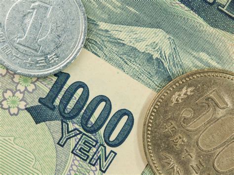 japanese yen advances  euro  pound  bank  japan announces